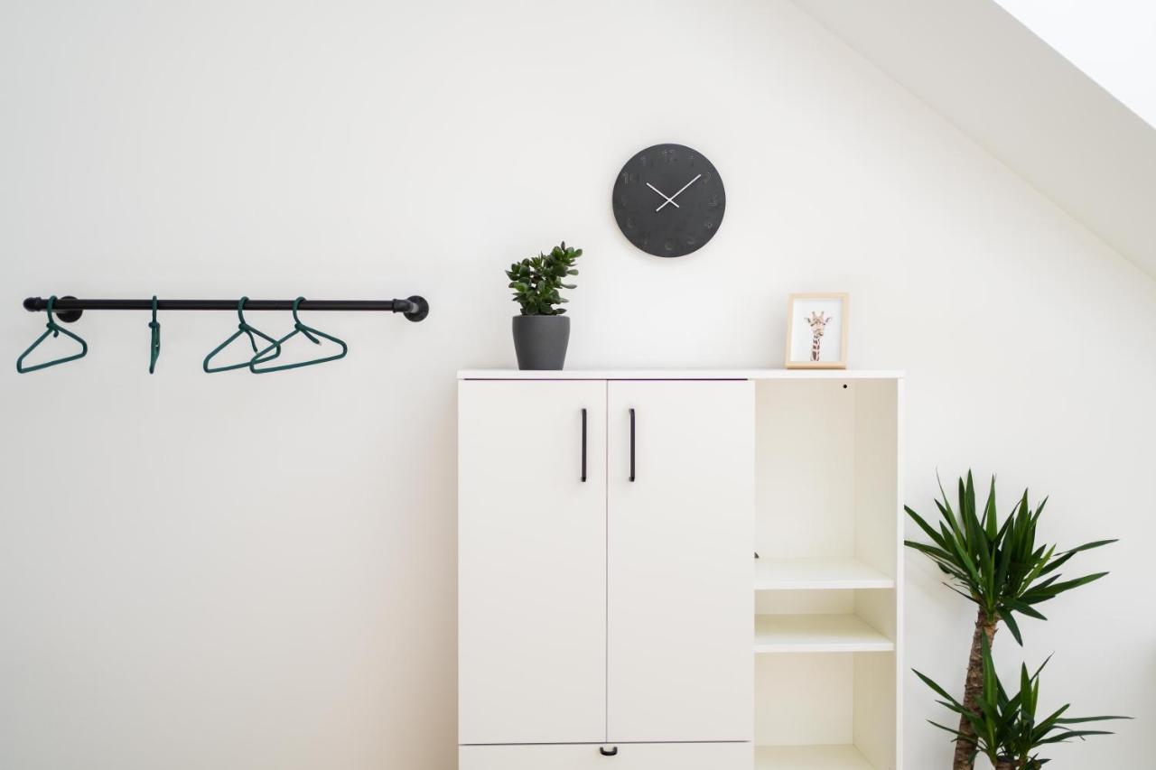 Myflat - Bright Near Station Apartment Wien