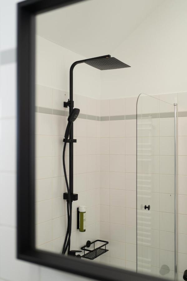 Myflat - Bright Near Station Apartment Wien