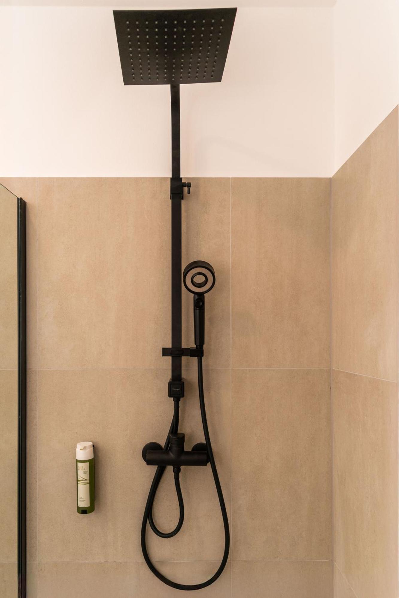Myflat - Bright Near Station Apartment Wien
