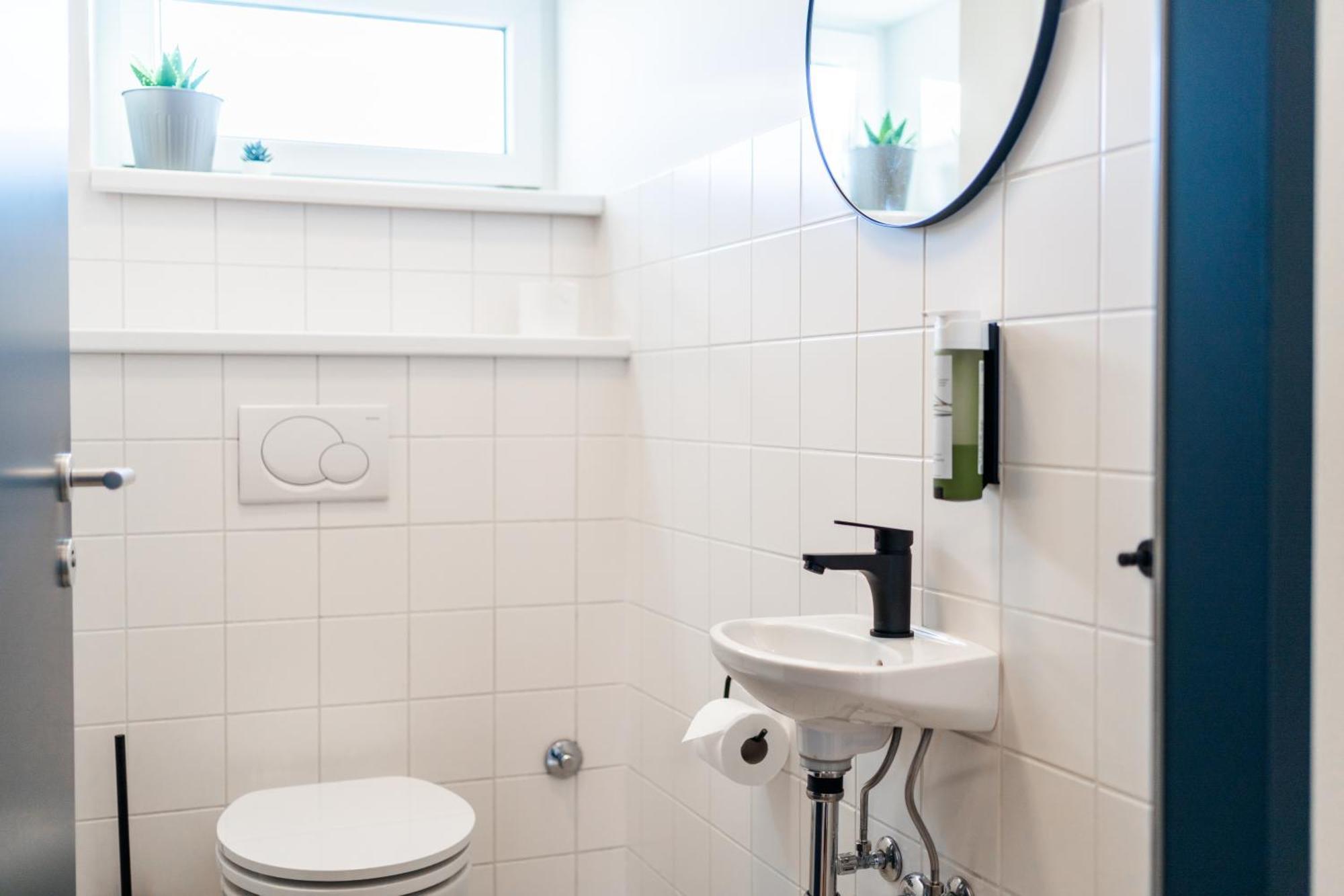 Myflat - Bright Near Station Apartment Wien