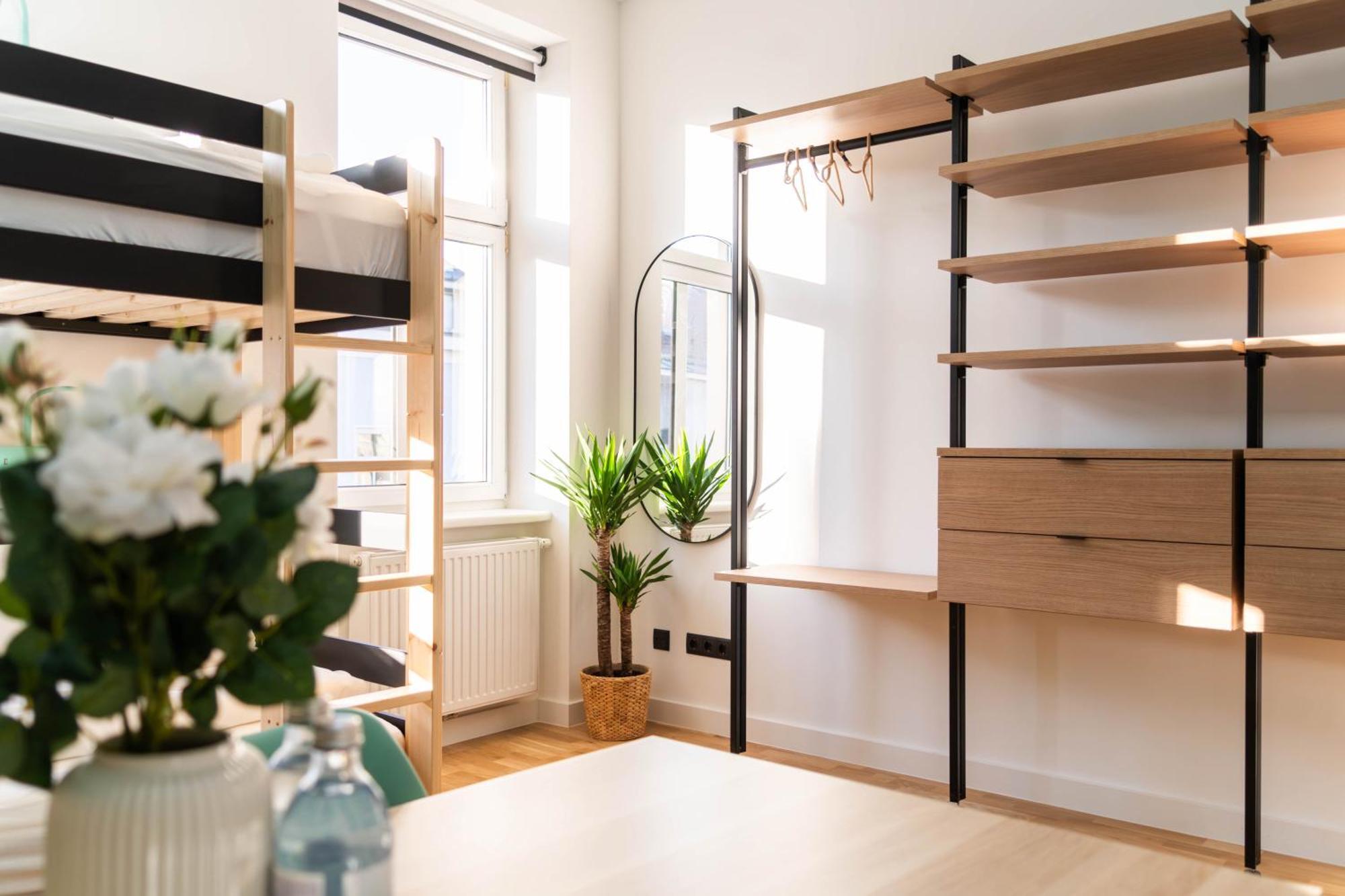 Myflat - Bright Near Station Apartment Wien